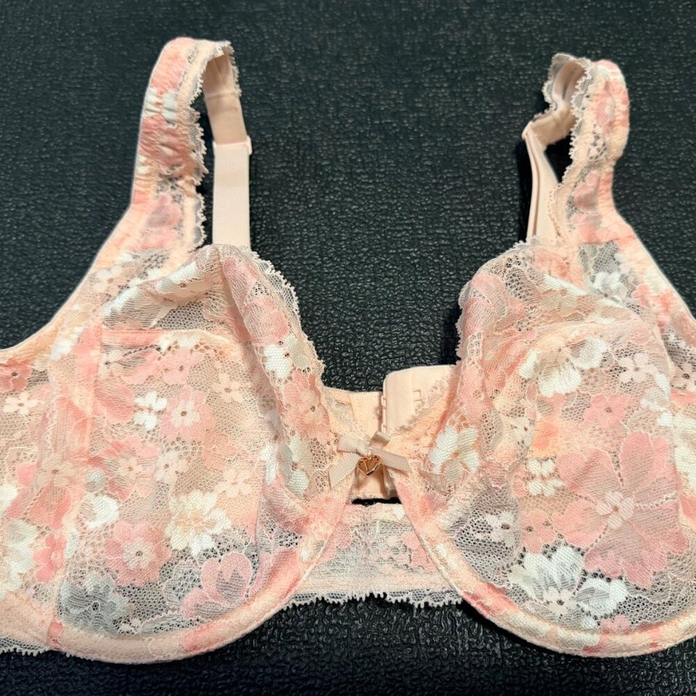 NWT Victoria's Secret 38DD Bra